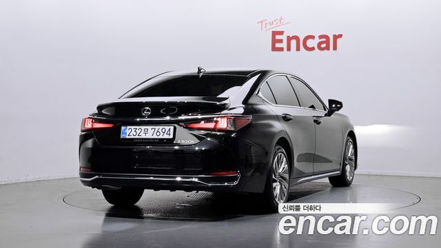 Lexus ES 7-го поколения Executive - фото 1