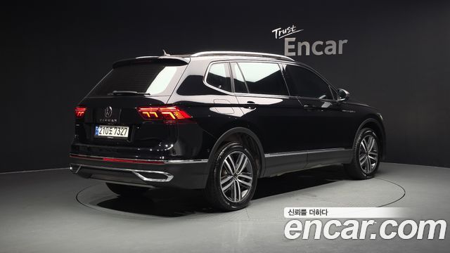 Volkswagen Tiguan 2.0 TSI Prestige - фото 1