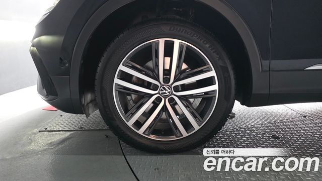 Volkswagen Tiguan 2.0 TSI Prestige - фото 4
