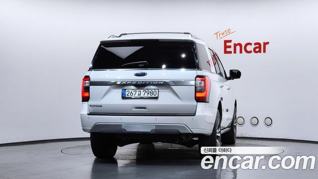 Ford Expedition Platinum 4WD 7Seater - фото 3