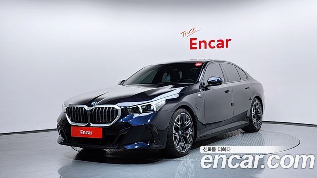 BMW 5-Series G60 530e M Sport - фото 0