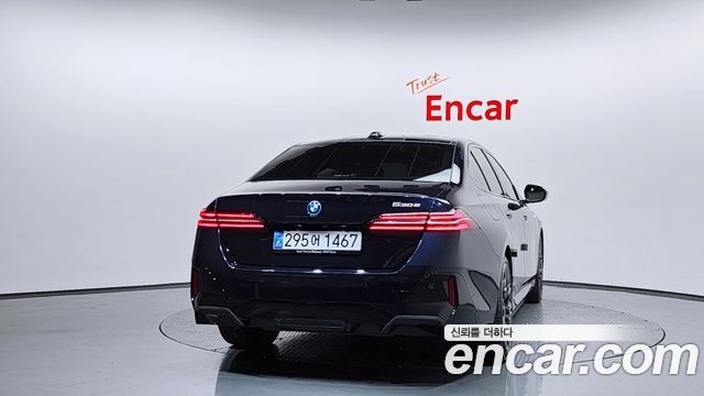 BMW 5-Series G60 530e M Sport - фото 3