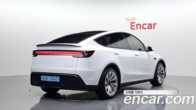 Tesla Model Y Long Range AWD - фото 1