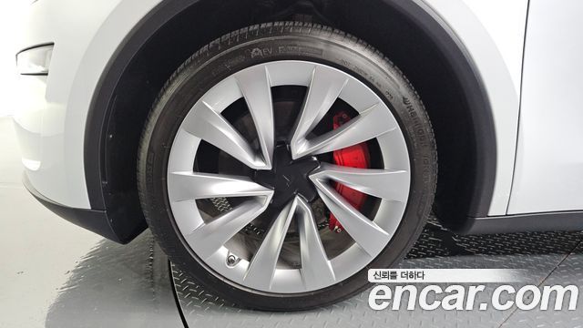 Tesla Model Y Long Range AWD - фото 4