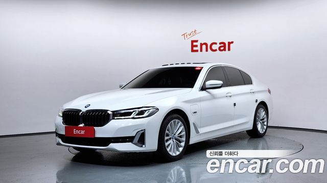 BMW 5-Series G30 530e Luxury - фото 0