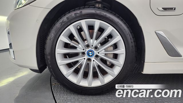 BMW 5-Series G30 530e Luxury - фото 4