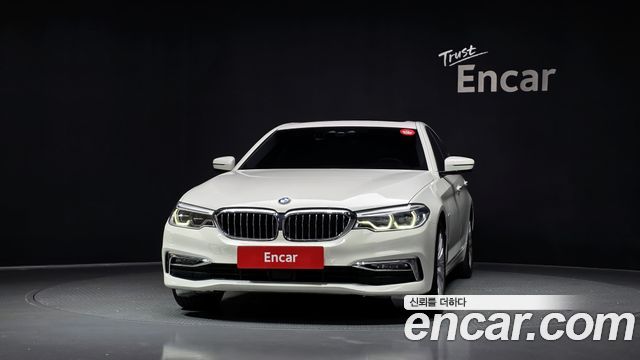 BMW 5-Series G30 520d Luxury Plus - фото 2