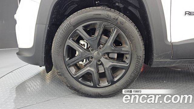 Jeep Renegade 1.3 Limited - фото 4