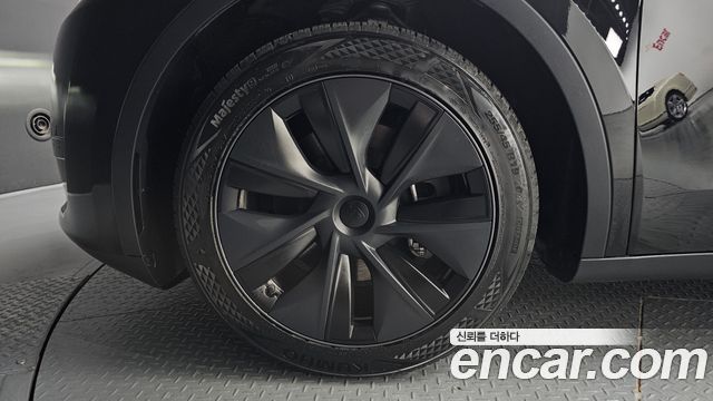 Tesla Model Y RWD - фото 4