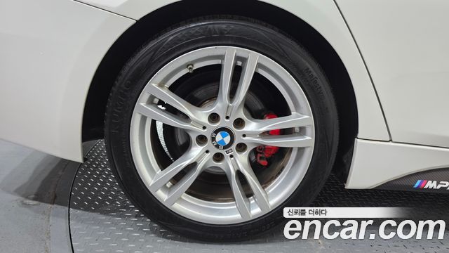 BMW 3-Series F30 330i M Sport Shadow - фото 4
