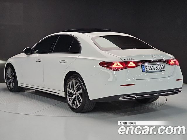 Mercedes-Benz E-Class W214 E220d 4MATIC Exclusive - фото 2