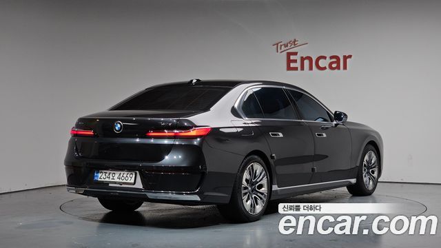 BMW 7-Series G70 740d xDrive Design Pure Excellence - фото 0