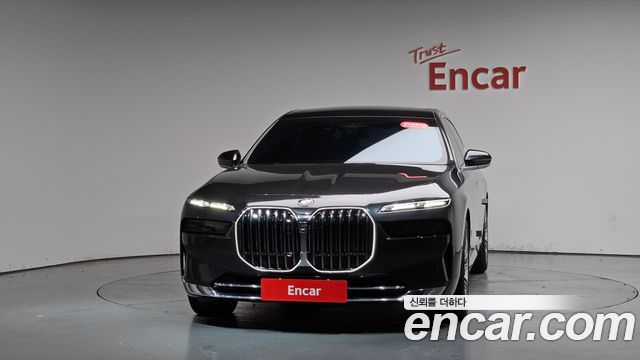 BMW 7-Series G70 740d xDrive Design Pure Excellence - фото 1
