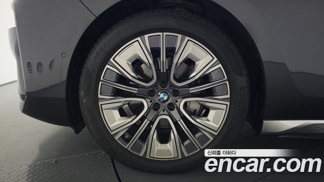 BMW 7-Series G70 740d xDrive Design Pure Excellence - фото 3