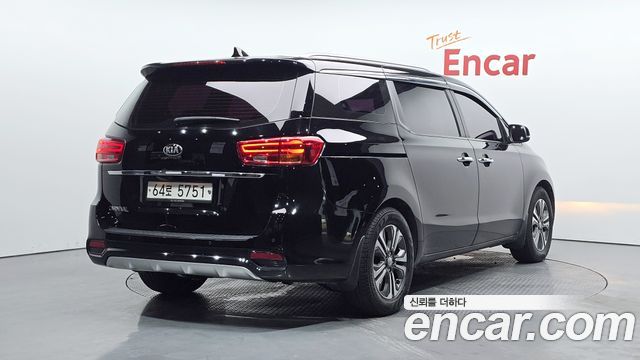 Kia Carnival Новый 9-Seater Luxury - фото 1