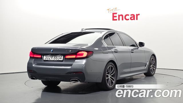 BMW 5-Series G30 520i M Sport - фото 1