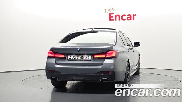 BMW 5-Series G30 520i M Sport - фото 3