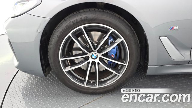 BMW 5-Series G30 520i M Sport - фото 4