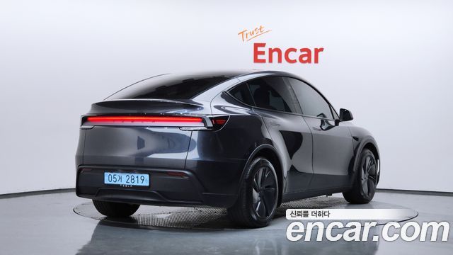 Tesla Model Y RWD - фото 1