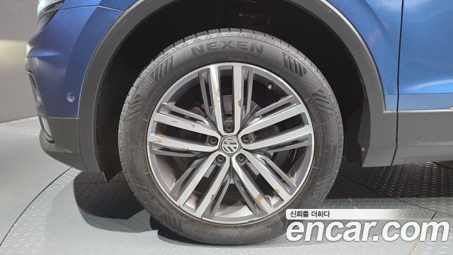 Volkswagen Tiguan 2.0 TDI Prestige - фото 4