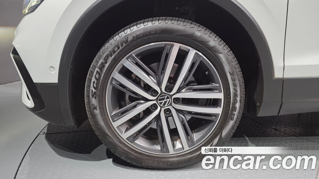 Volkswagen Tiguan 2.0 TSI Prestige - фото 4