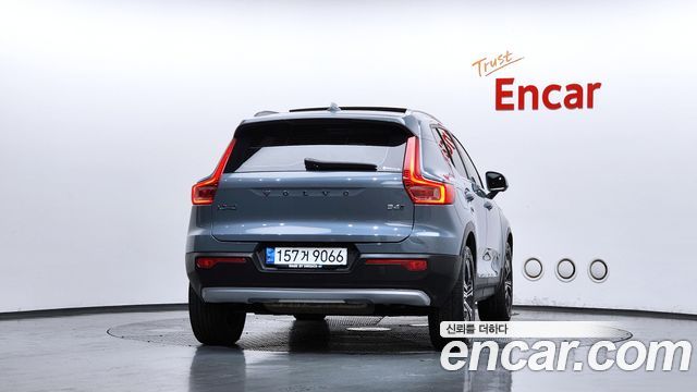 Volvo XC40 B4 Inscription - фото 3