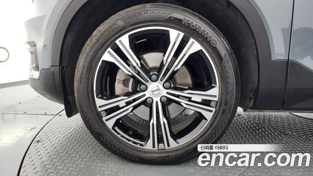 Volvo XC40 B4 Inscription - фото 4