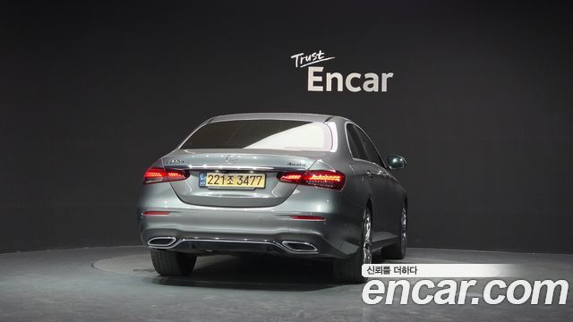 Mercedes-Benz E-Class W213 E220d 4MATIC AMG Line - фото 3