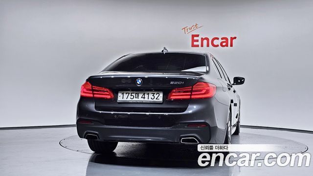 BMW 5-Series G30 520i M Sport - фото 3