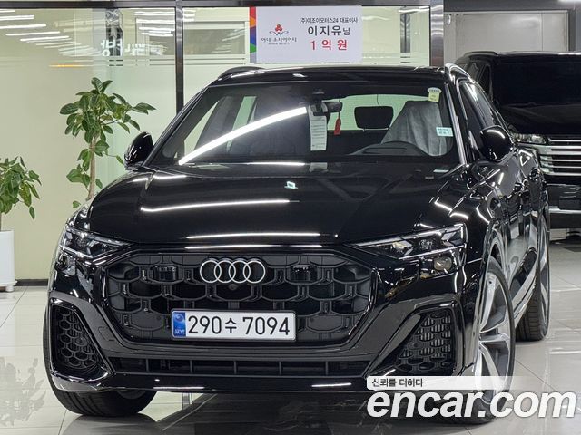 Audi Q8 55 TFSI Quattro Premium - фото 0