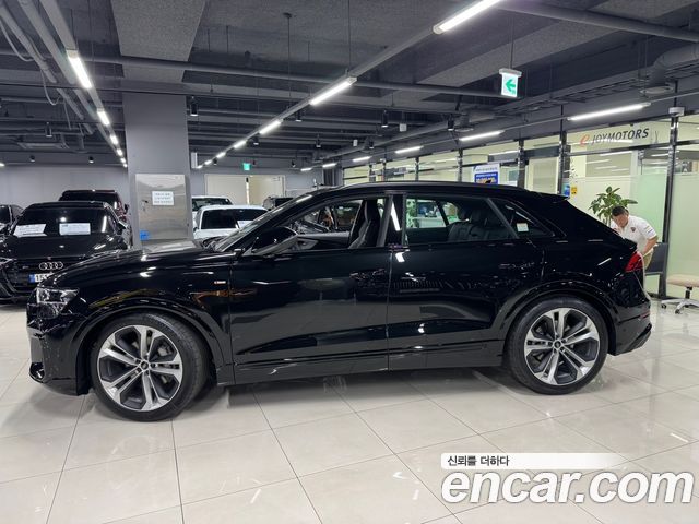 Audi Q8 55 TFSI Quattro Premium - фото 1
