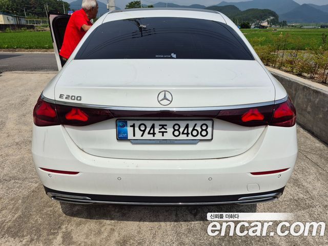 Mercedes-Benz E-Class W214 E200 Avantgarde - фото 2