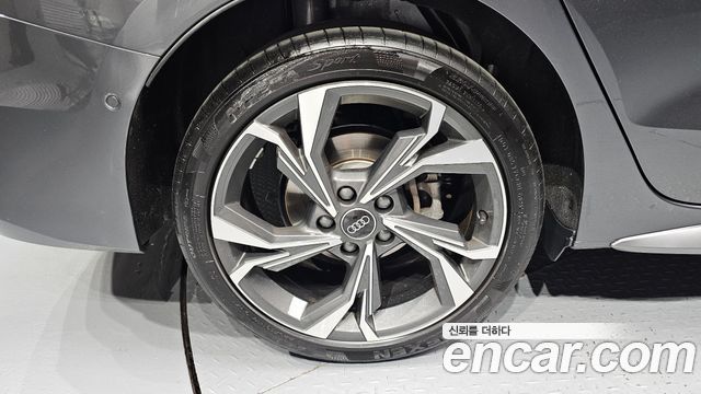 Audi A3 40 TFSI Premium - фото 4
