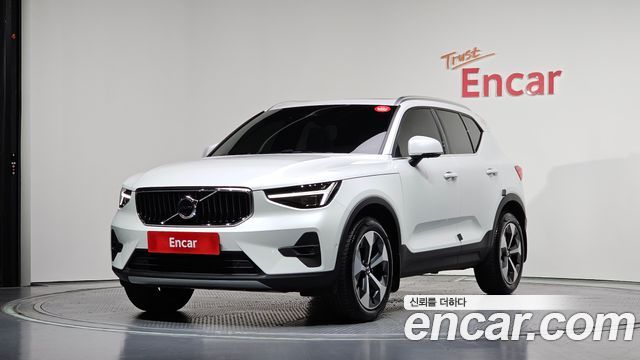 Volvo XC40 B4 Ultimate Bright - фото 0