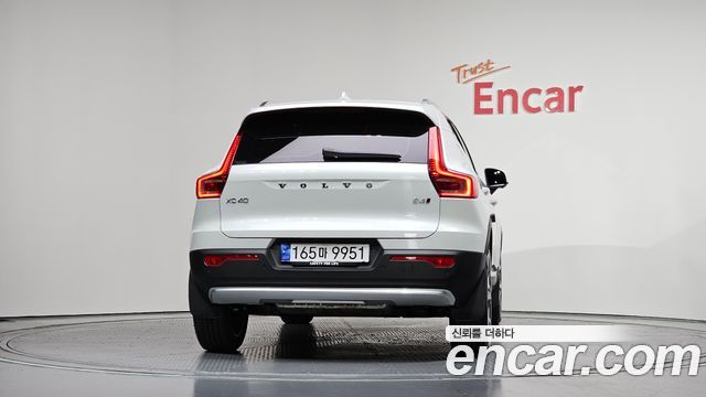 Volvo XC40 B4 Ultimate Bright - фото 3