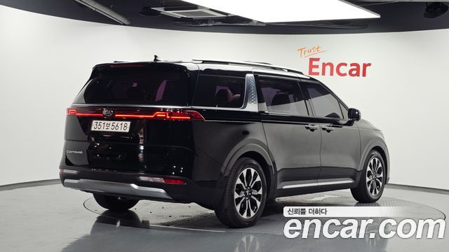 Kia Carnival 4-го поколения 9-Seater Signature - фото 1