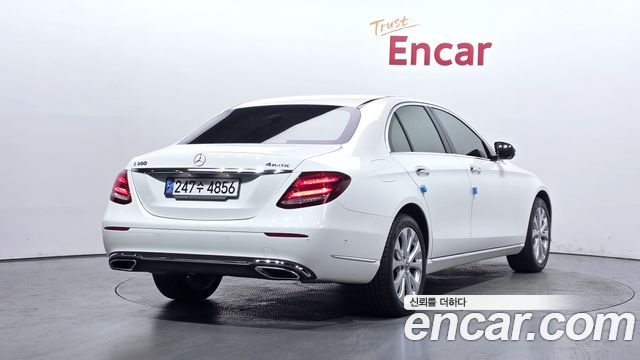 Mercedes-Benz E-Class W213 E300 4MATIC Exclusive - фото 1