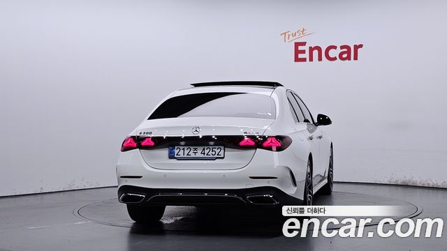 Mercedes-Benz E-Class W214 E300 4MATIC AMG Line - фото 3