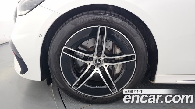 Mercedes-Benz E-Class W214 E300 4MATIC AMG Line - фото 4