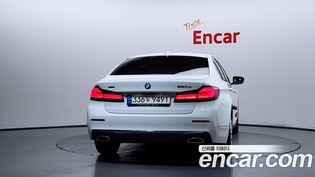 BMW 5-Series G30 523d xDrive Luxury - фото 3