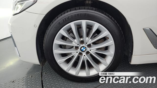 BMW 5-Series G30 523d xDrive Luxury - фото 4