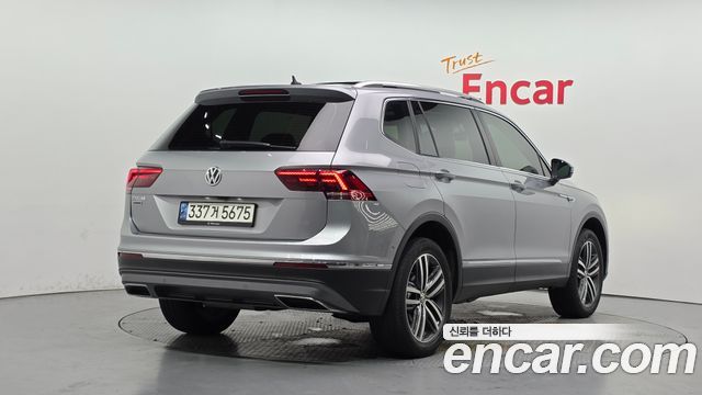 Volkswagen Tiguan 2.0 TDI Prestige - фото 1
