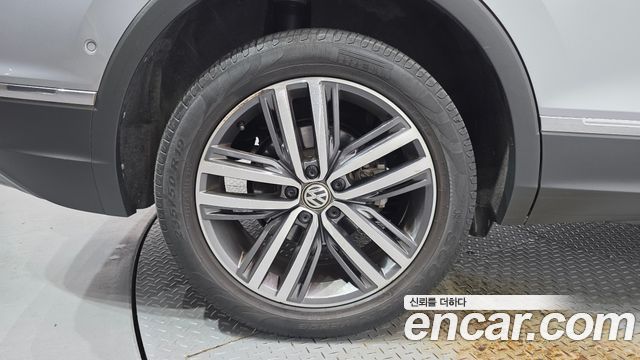 Volkswagen Tiguan 2.0 TDI Prestige - фото 4