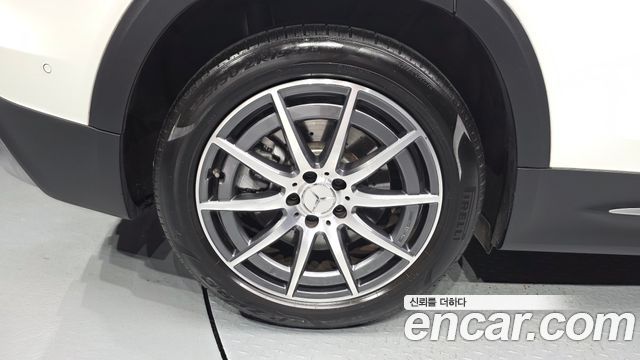 Mercedes-Benz GLB-Class X247 AMG GLB35 4MATIC - фото 4