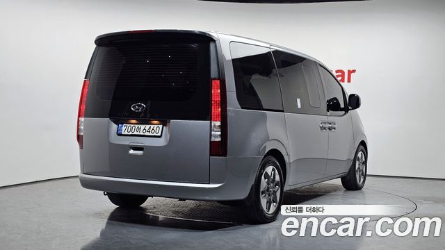 Hyundai Staria Tourer 11-Seater Modern - фото 0