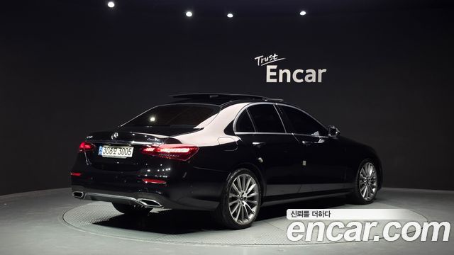 Mercedes-Benz E-Class W213 E350 4MATIC AMG Line - фото 1