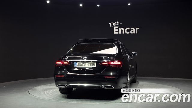 Mercedes-Benz E-Class W213 E350 4MATIC AMG Line - фото 3
