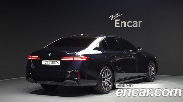 BMW 5-Series G60 520i M Sport - фото 1