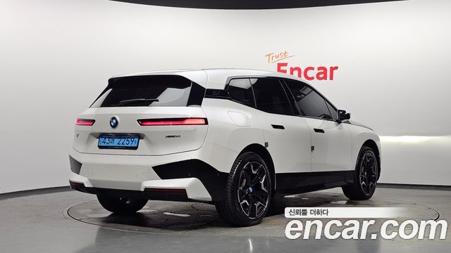 BMW iX xDrive50 Sports Plus - фото 1