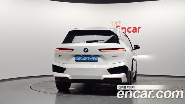BMW iX xDrive50 Sports Plus - фото 3
